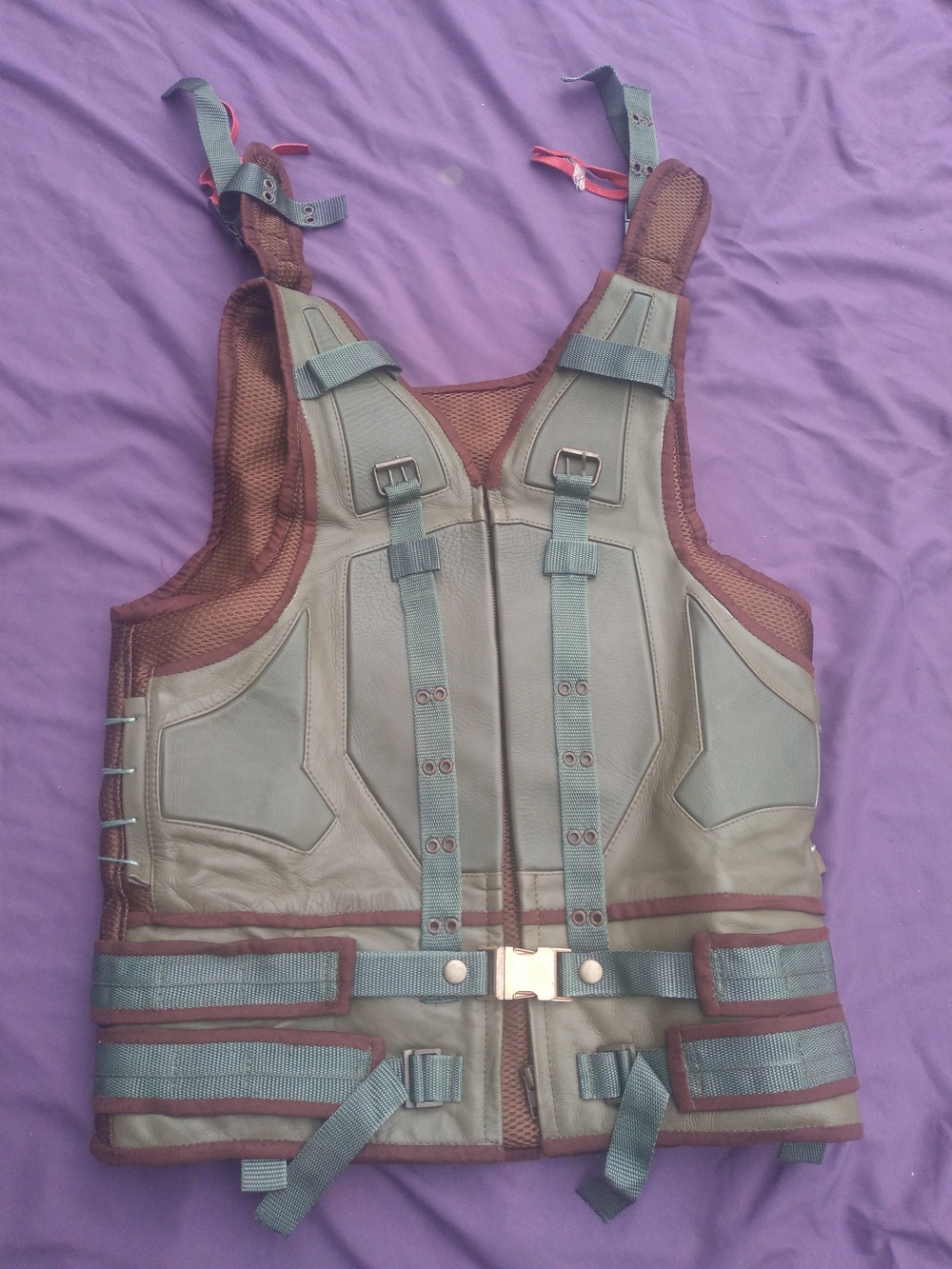 Petorucci Men's Tactical Utility Vest in Olive Green and Brown